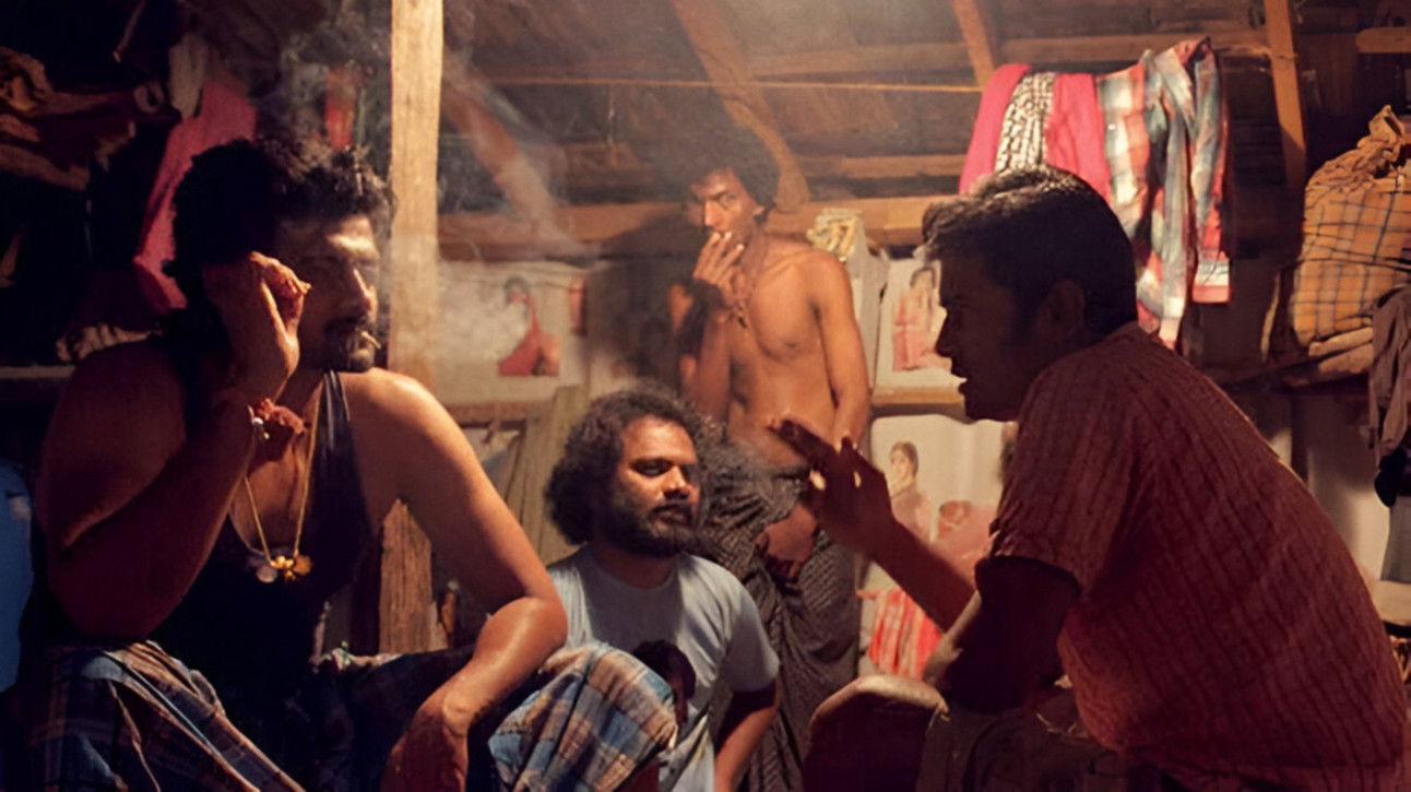 Moodar Koodam Background