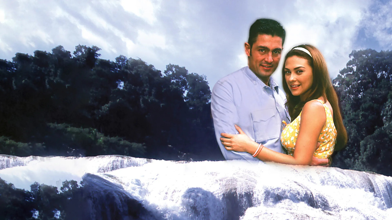 Abrázame muy fuerte Background