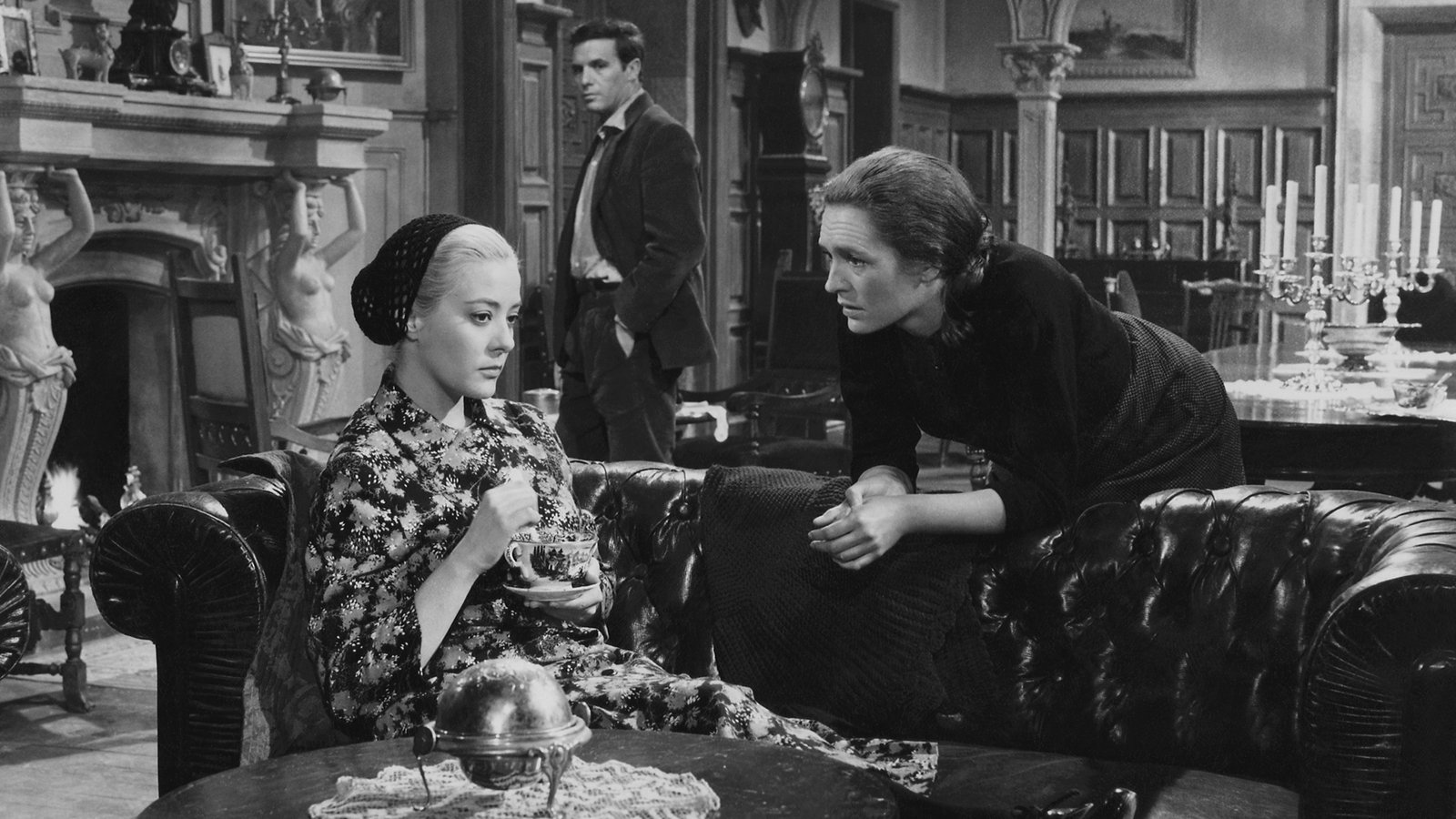 Viridiana Background