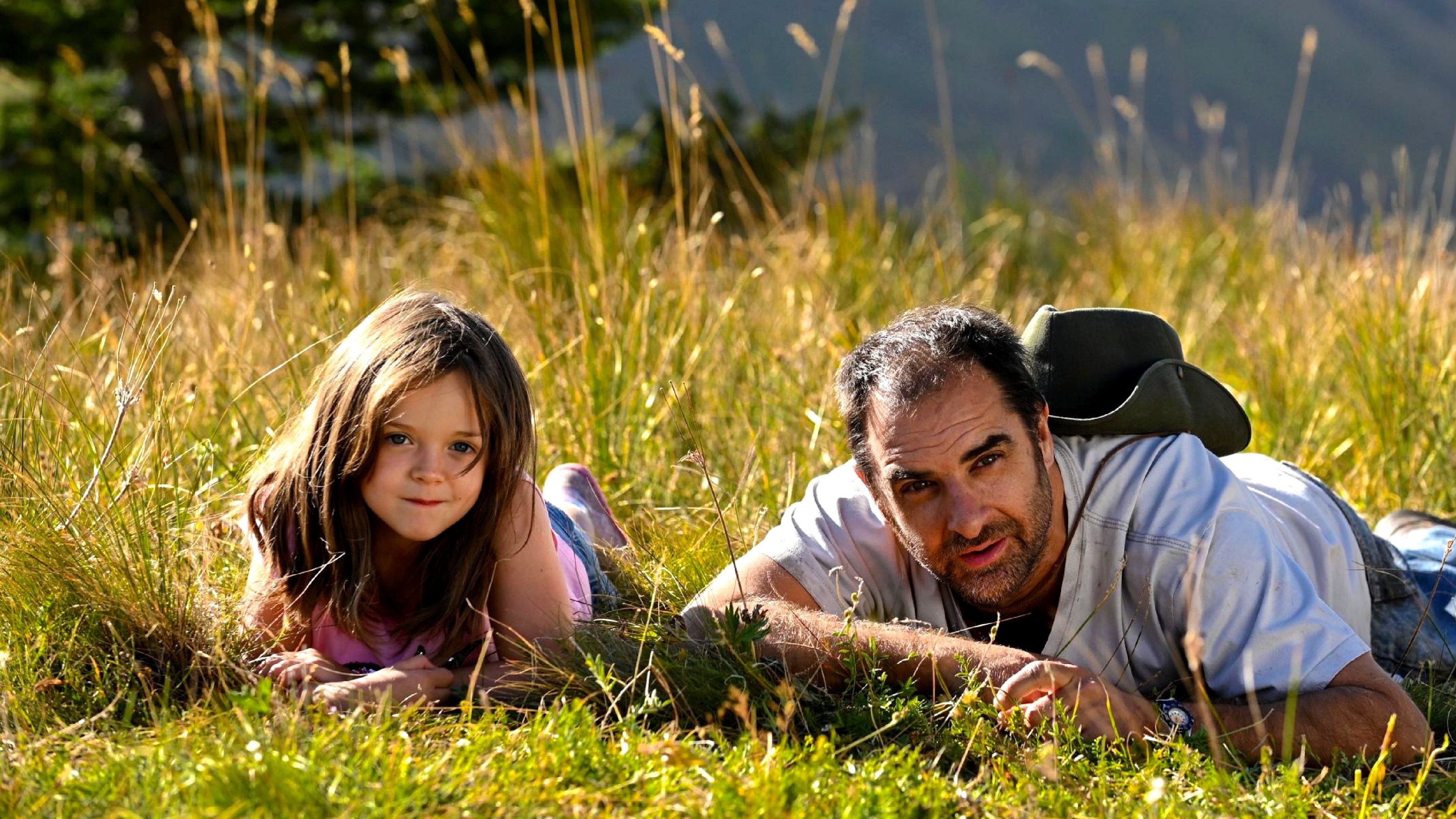 Les Enchantés Background