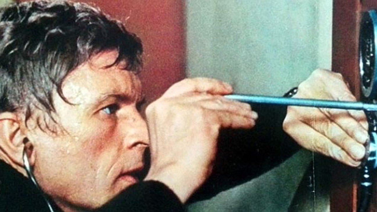 Le Solitaire Background