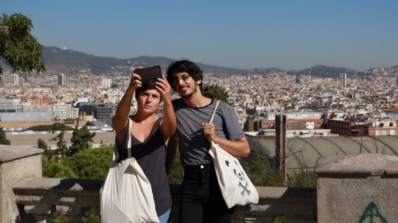 La maldita primavera Background