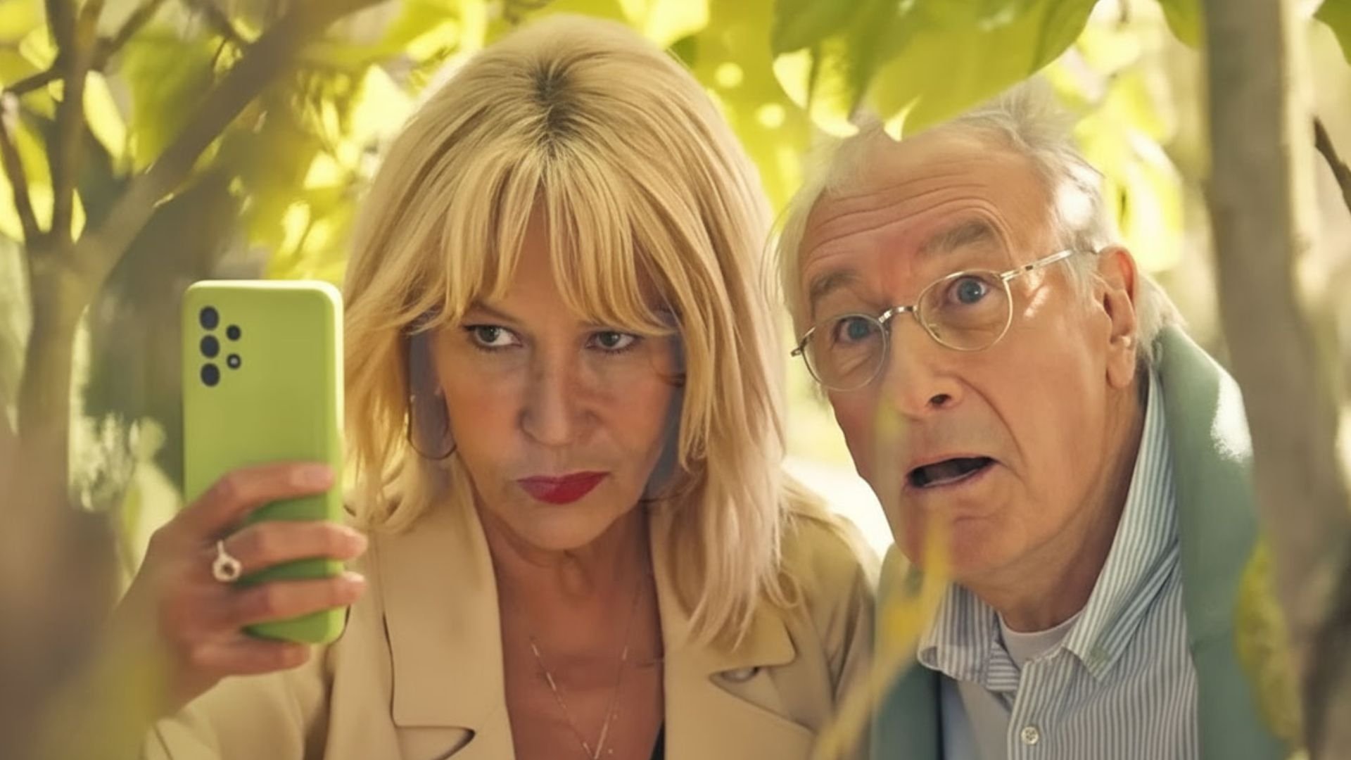 Enquête en famille Background