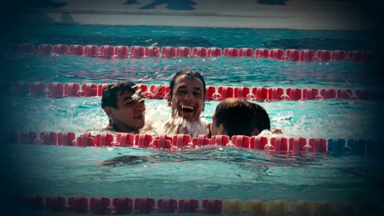 Come un delfino Background