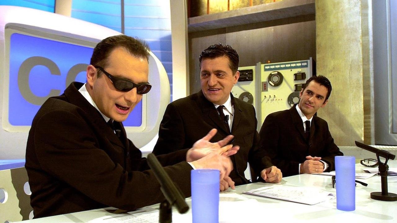 Caiga quien caiga Background