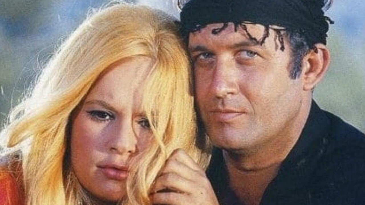 I Neraida Kai to Palikari Background