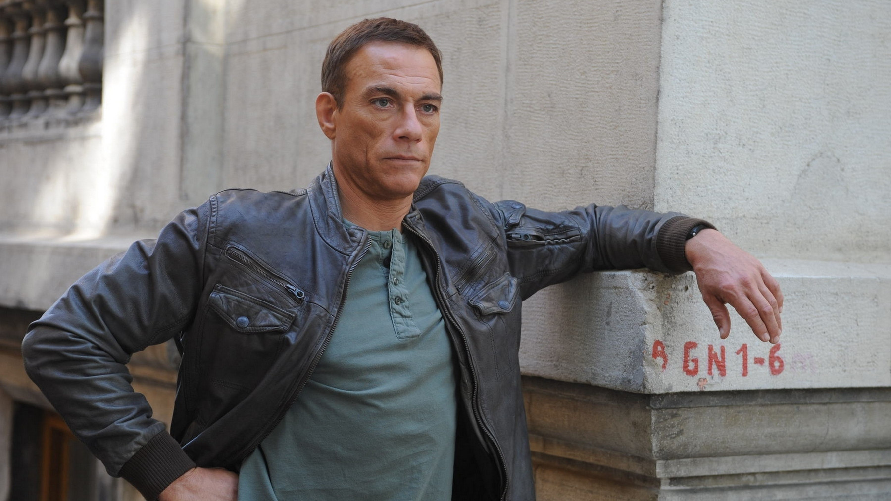 6 Bullets Background