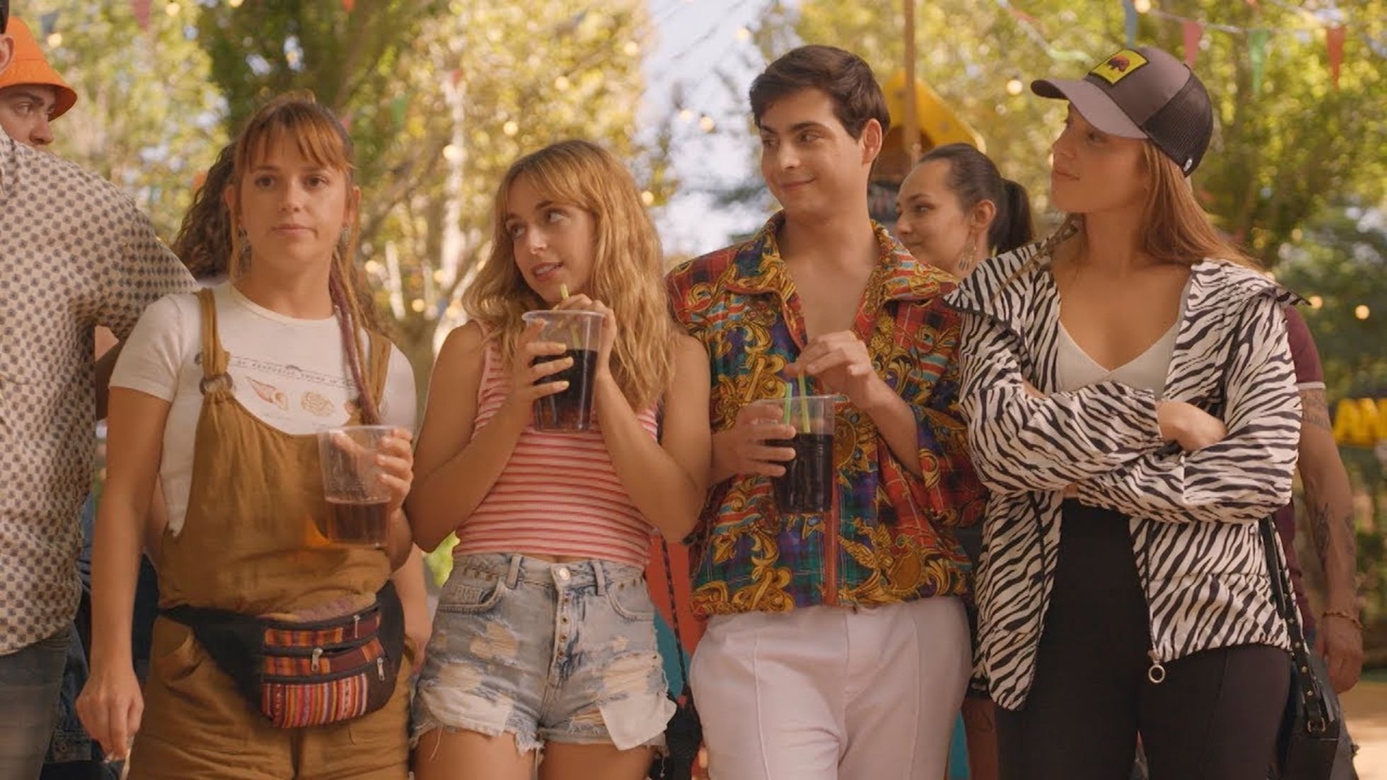 La Reina del pueblo Background