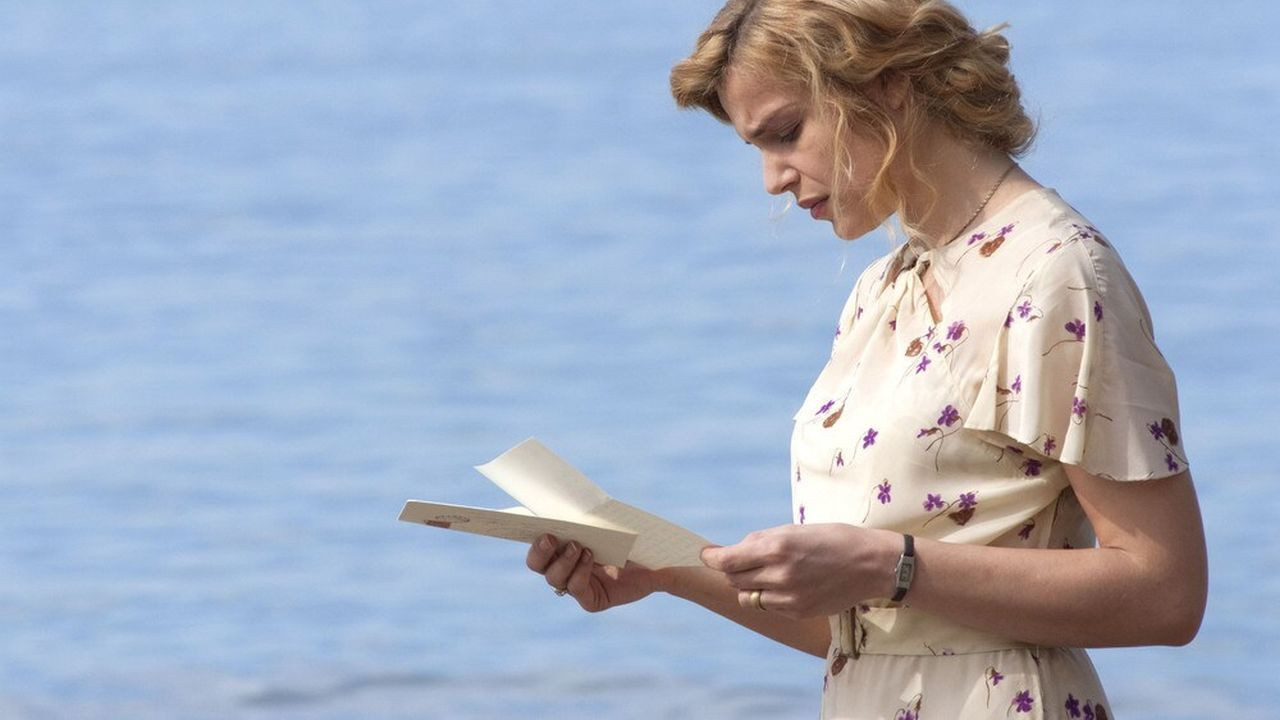 The Big Heart of Girls Background