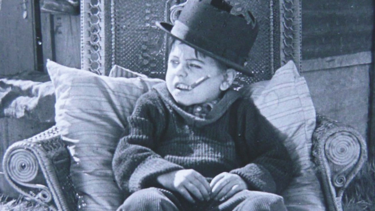 Mickey's Circus Background