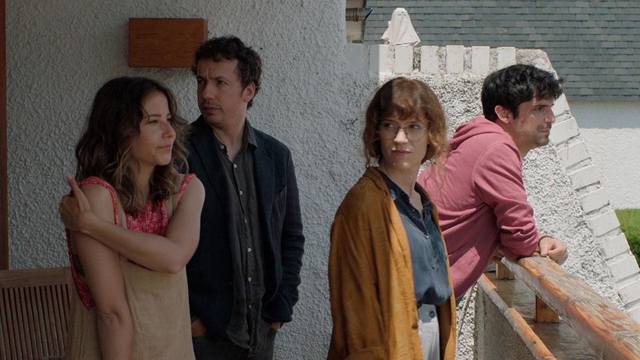 Tenéis que venir a verla Background