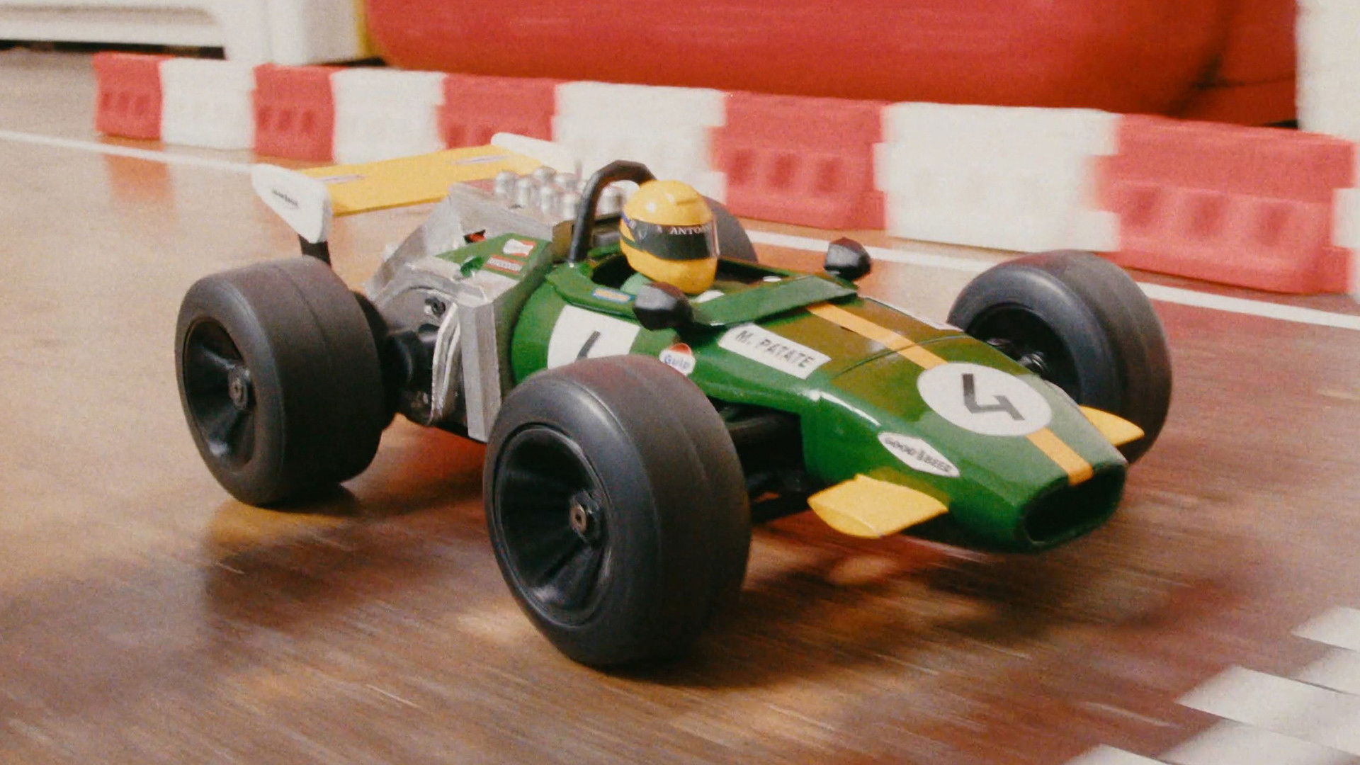 The 1971 Kitchen Grand Brie Background