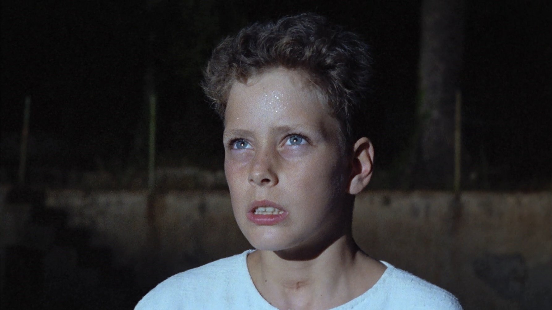 El niño de la luna Background