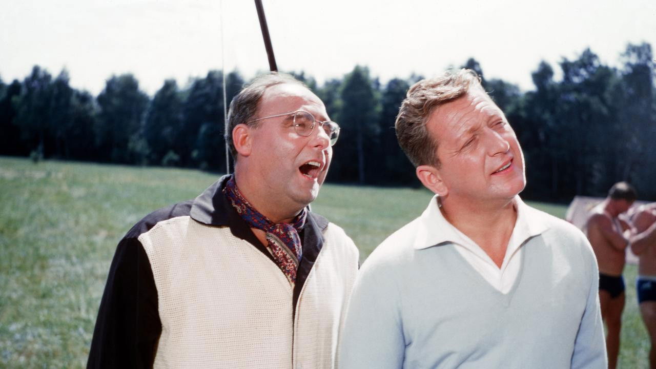 Der kühne Schwimmer Background