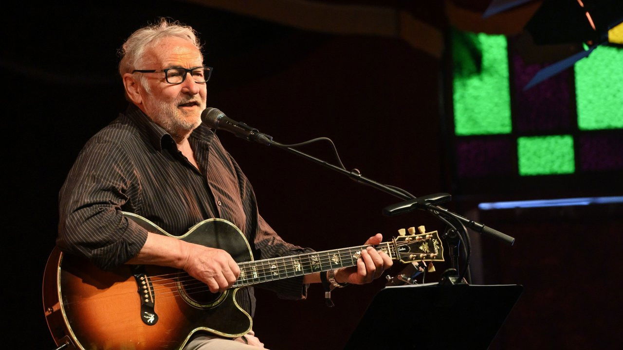 Niels Hausgaard: Jomfru Igen Background