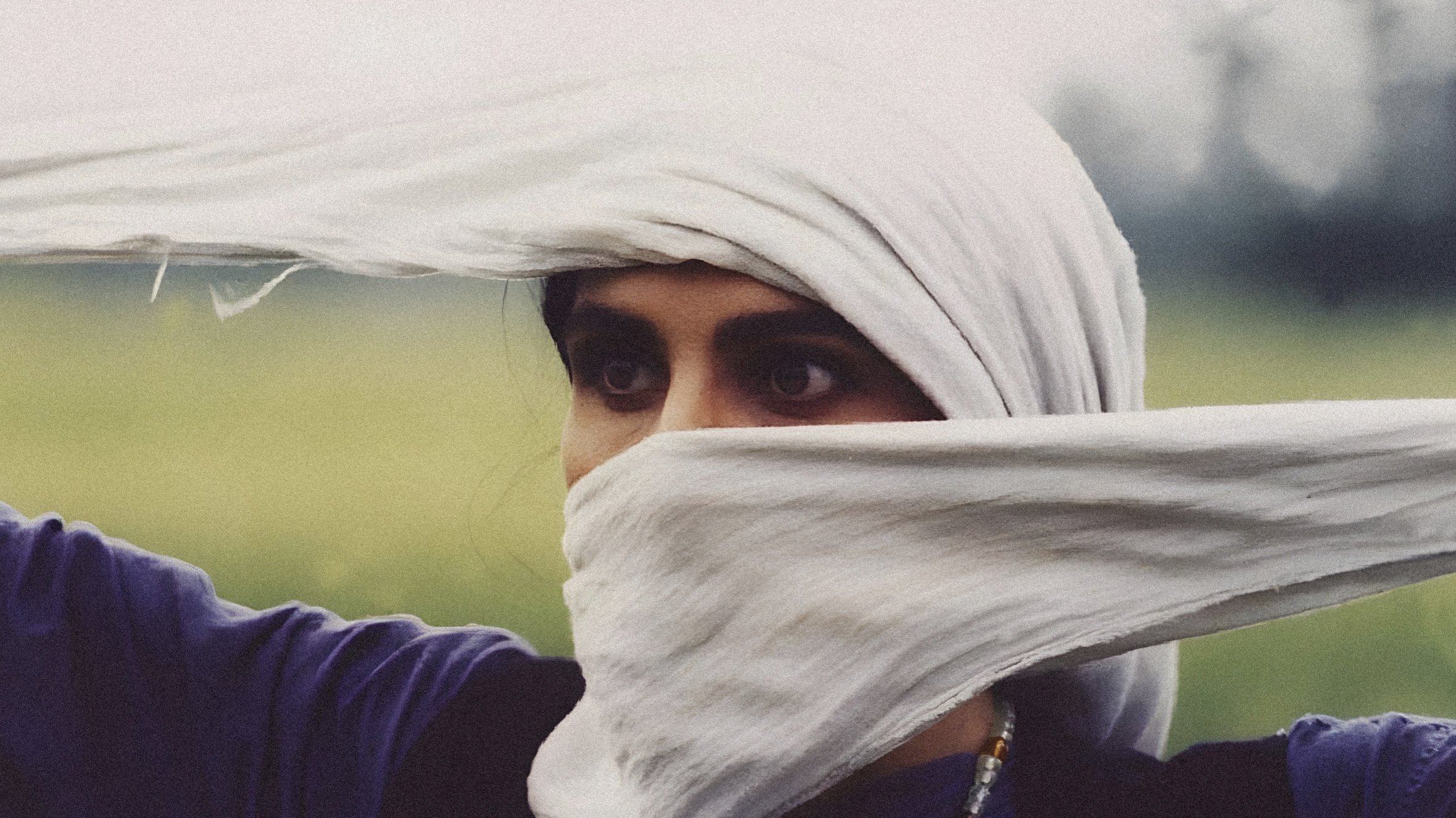 Bashu, the Little Stranger Background