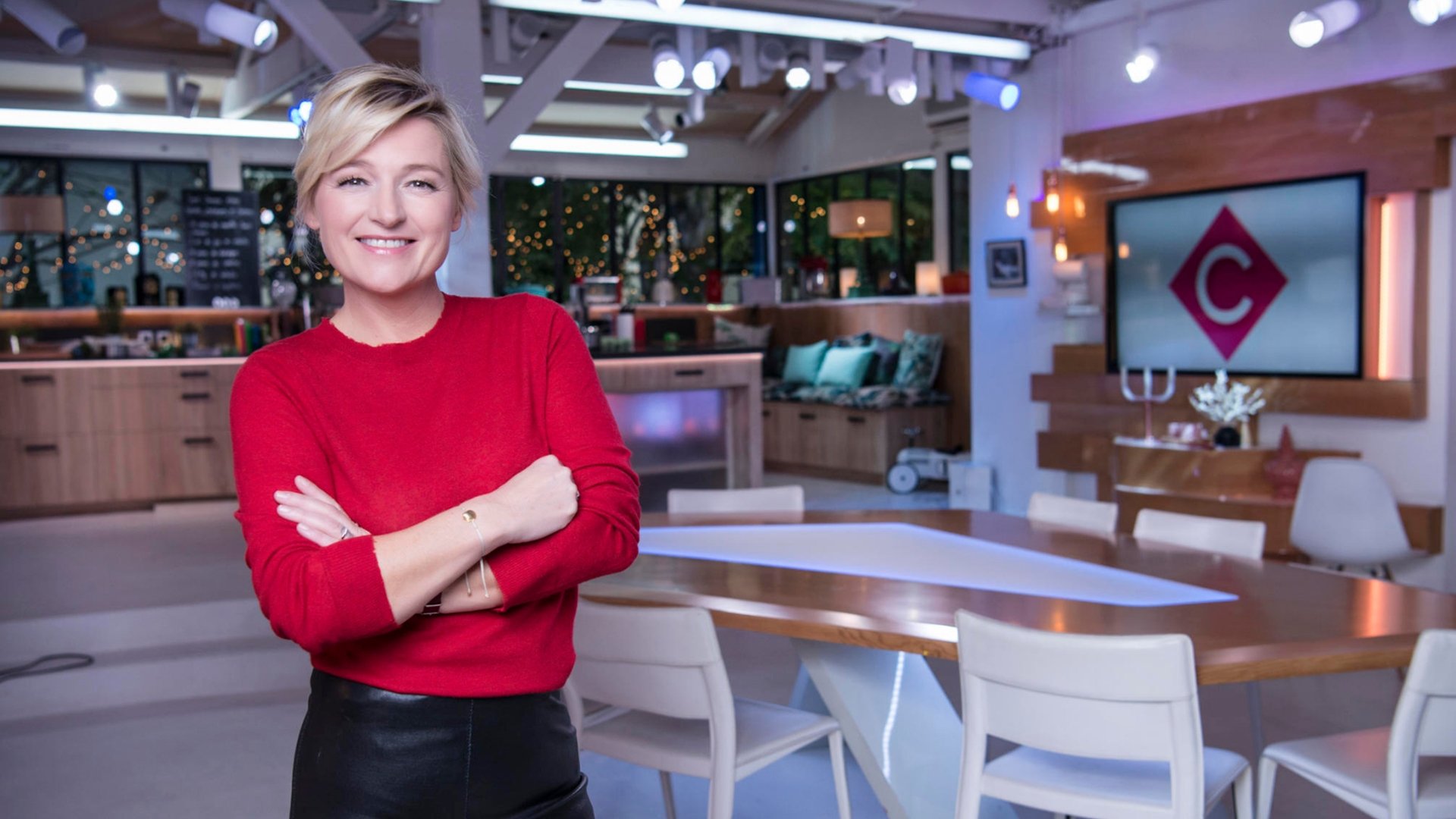 C à vous Background