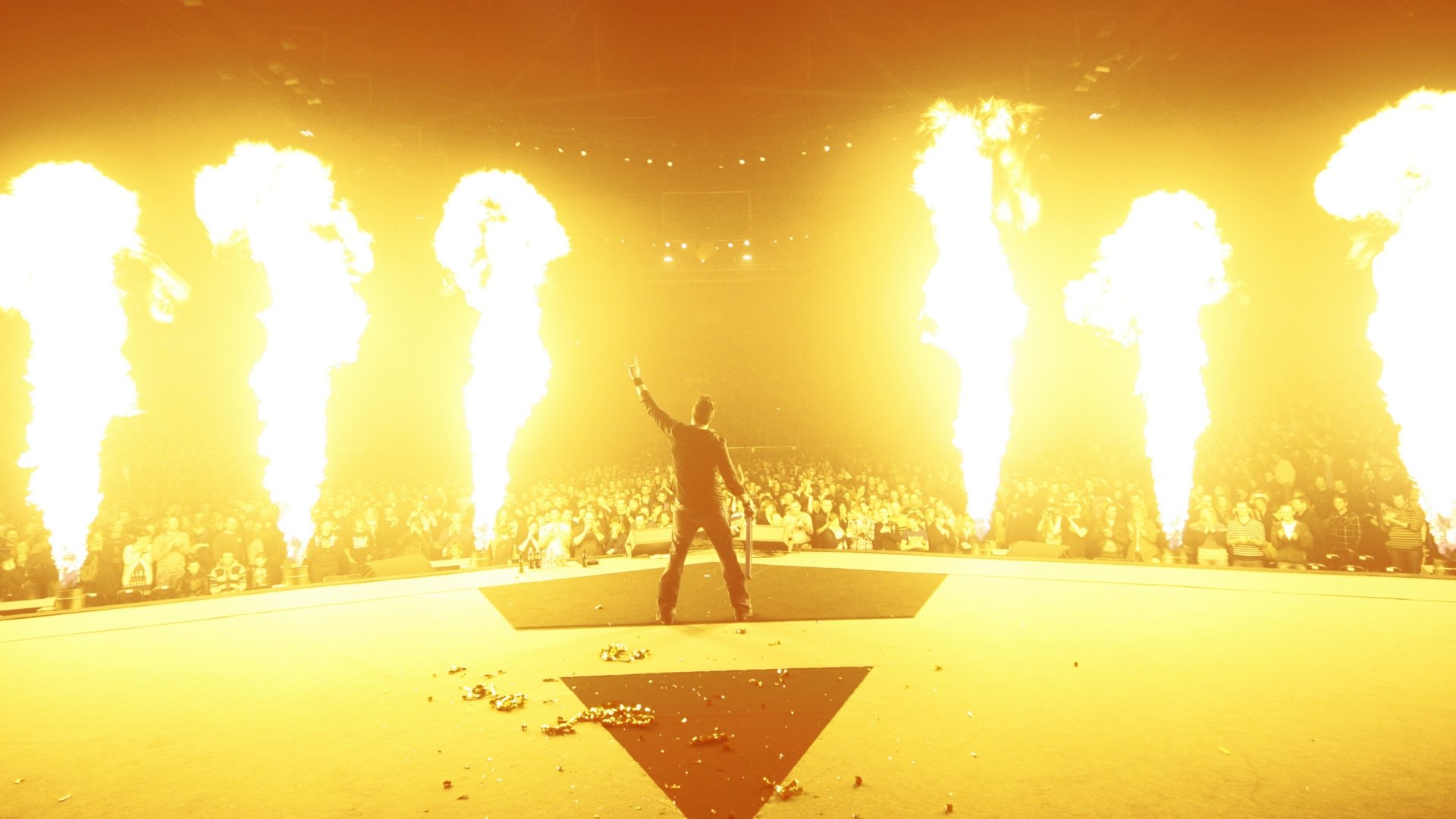 Alex Agnew: Larger than Life Background