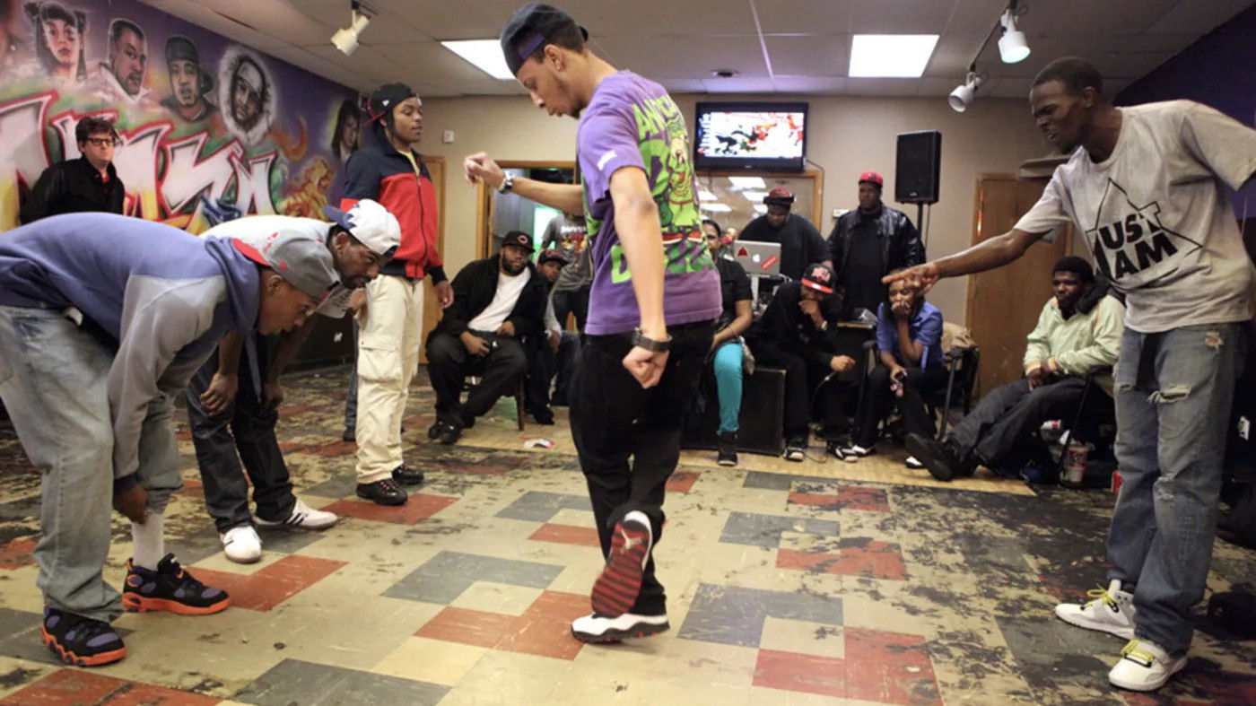 I'm Tryna Tell Ya Background