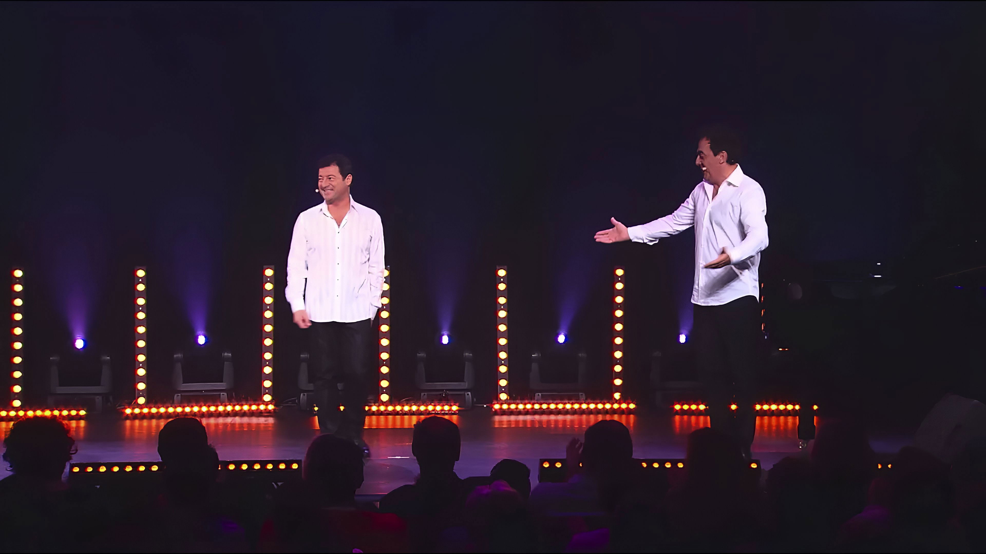 Les Chevaliers du Fiel - Mettent le feu au sapin ! Background