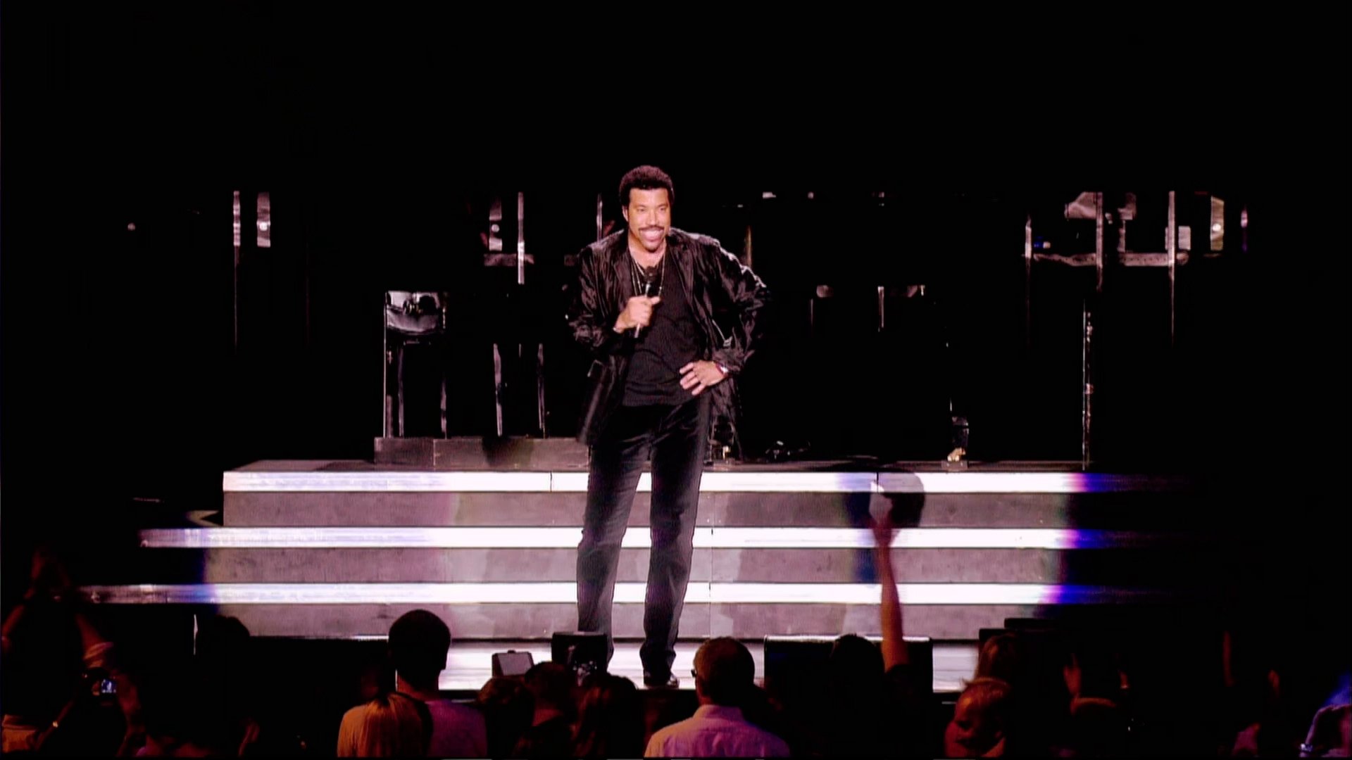 Lionel Richie: Live in Paris - His Greatest Hits and More Background
