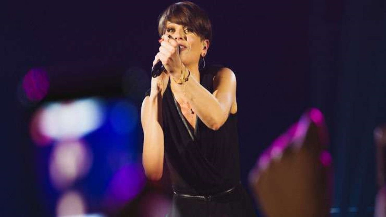 Alessandra Amoroso: Vivere a colori Tour Forum di Assago a Milano Background