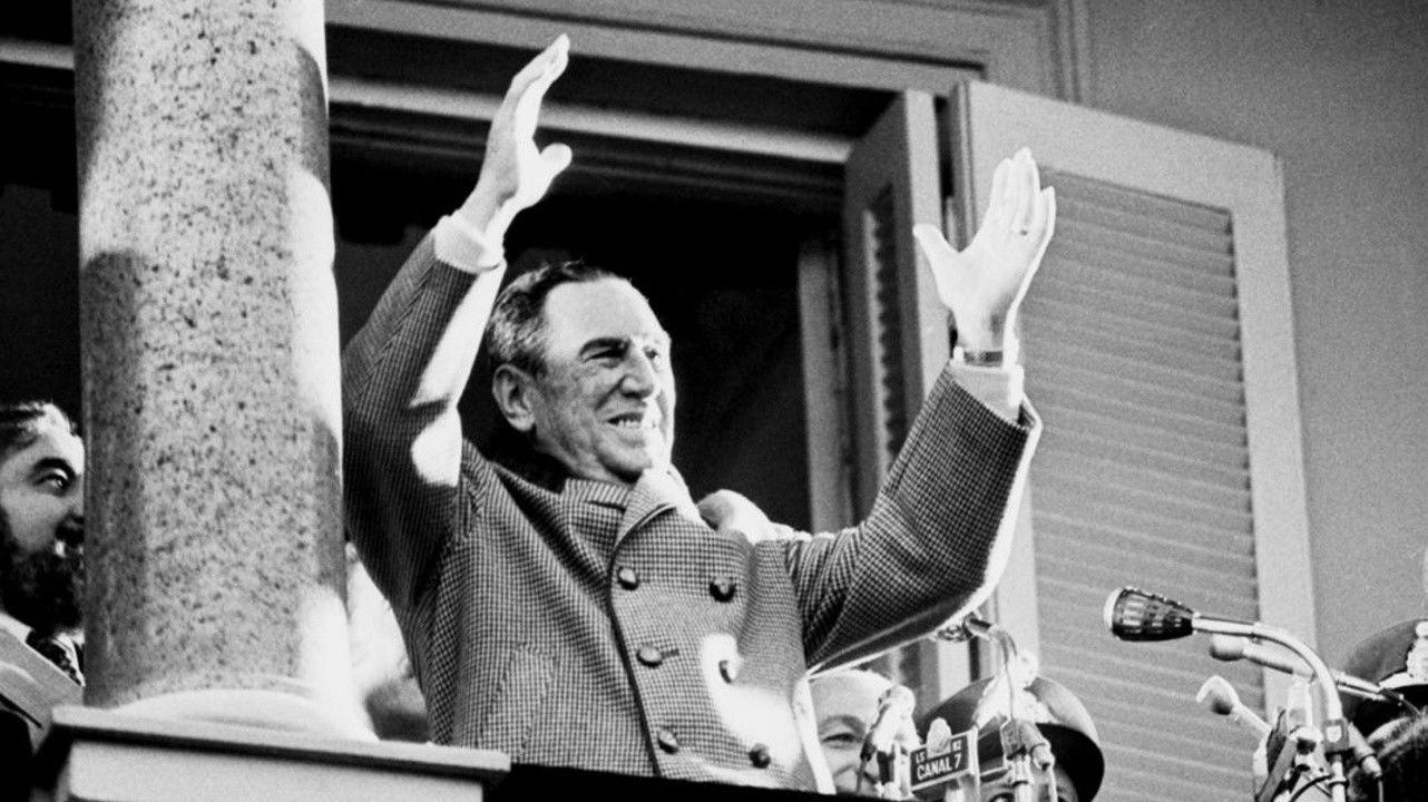 Perón. Sinfonía del Sentimiento Background