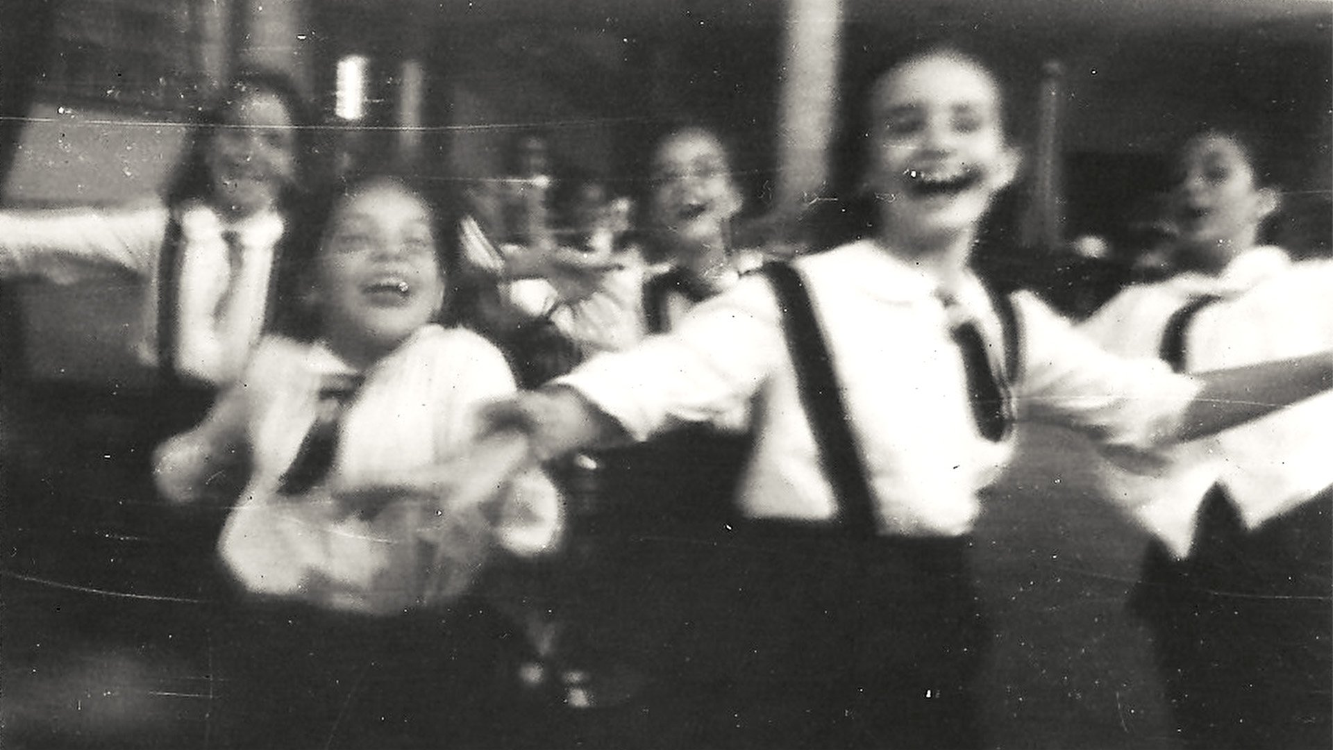 Amaro: O Colégio da Memória Background