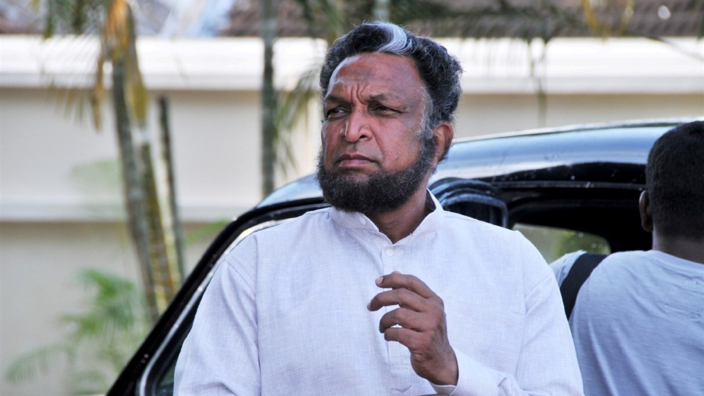 Meendum Oru Kadhal Kadhai Background