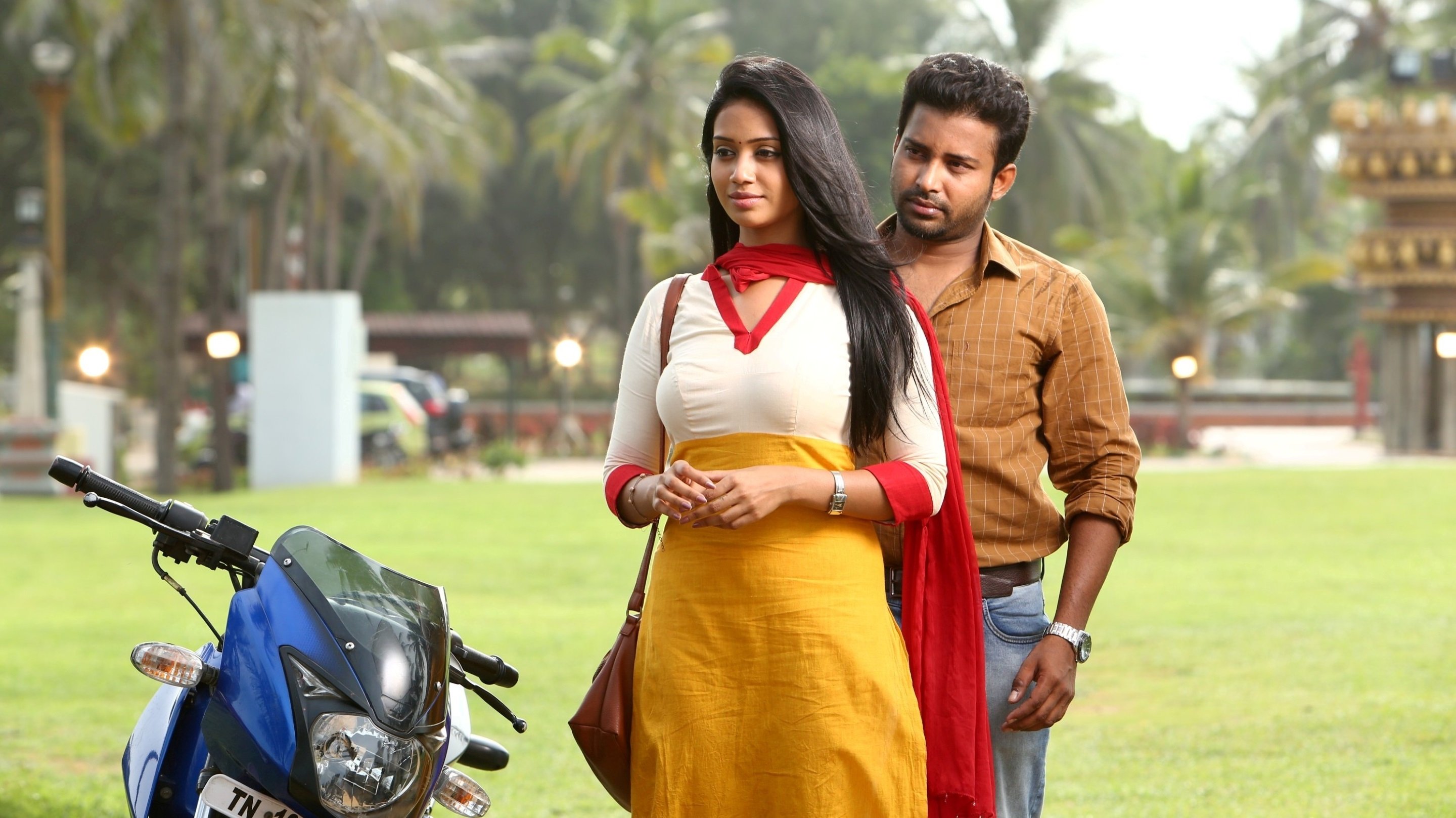 Oru Naal Koothu Background