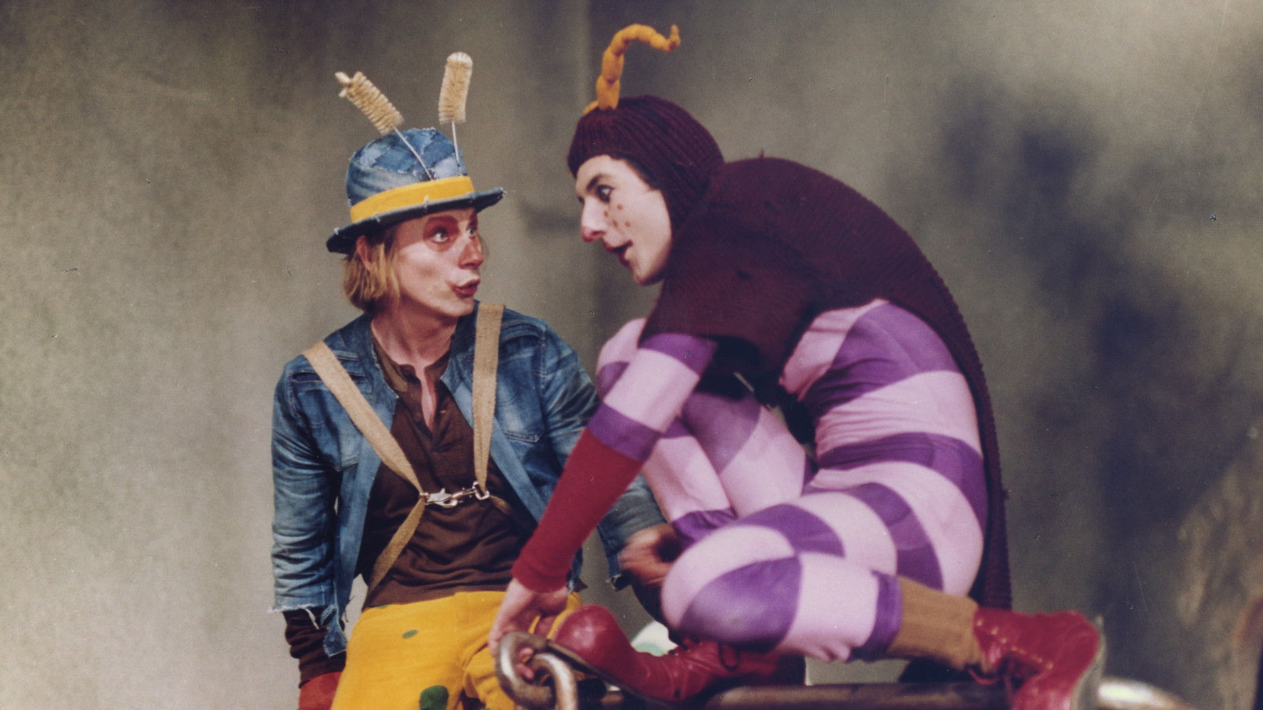 Traja chrobáci Background