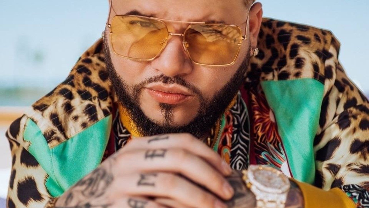 Farruko: En letra de otro Background