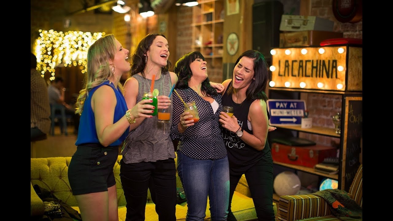 Locos de amor Background