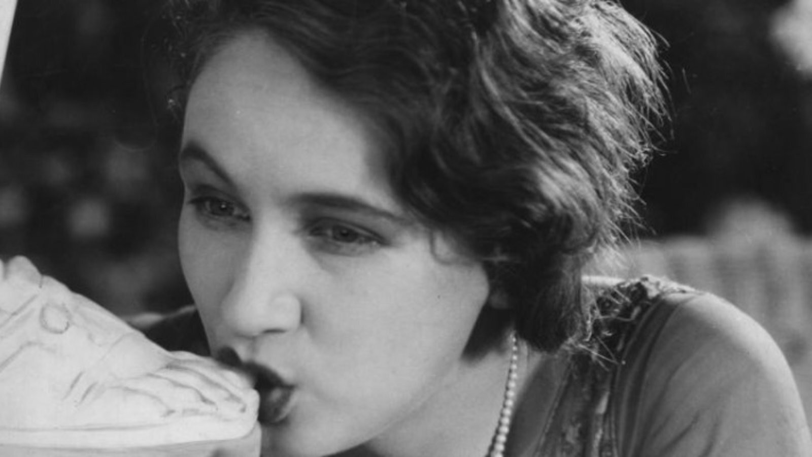 L'Âge d'or Background