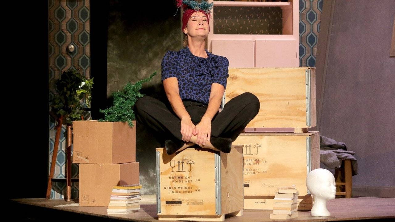 Virginie Hocq ou presque Background