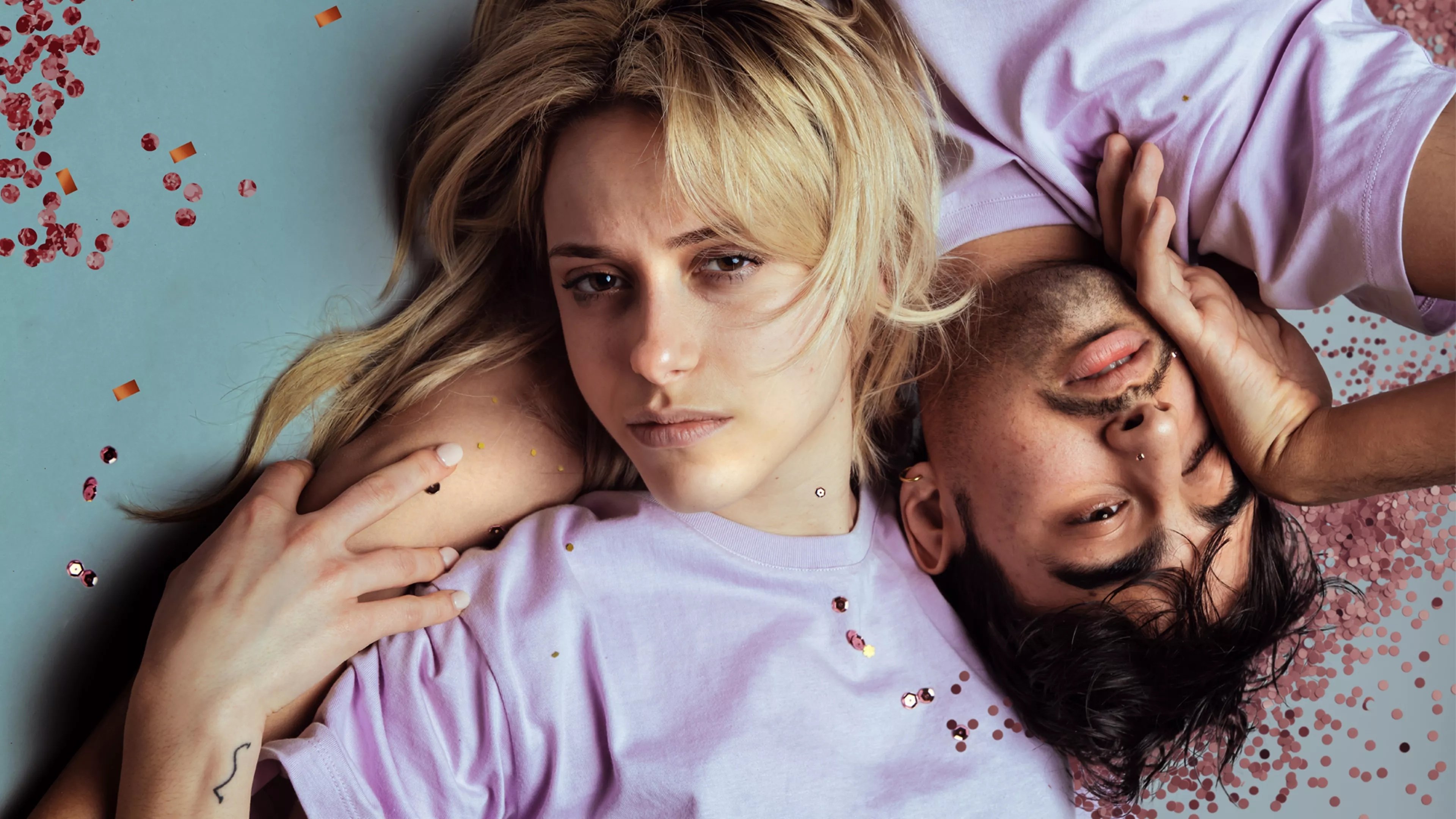 9 feestjes voor de kater Background