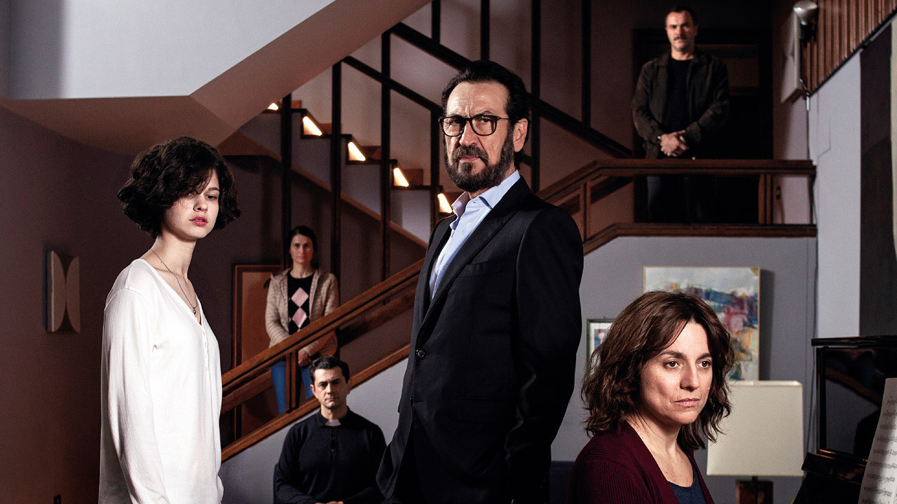 Houseguests Background