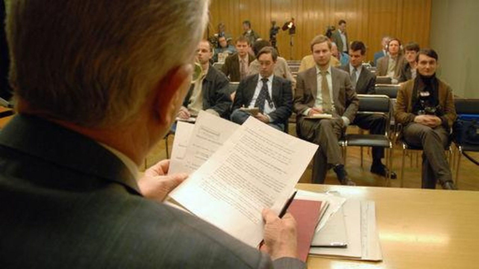 Schabowskis Zettel - Die Nacht, als die Mauer fiel Background