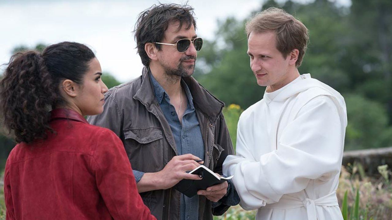 Prière d'enquêter : Elli et Clément Background