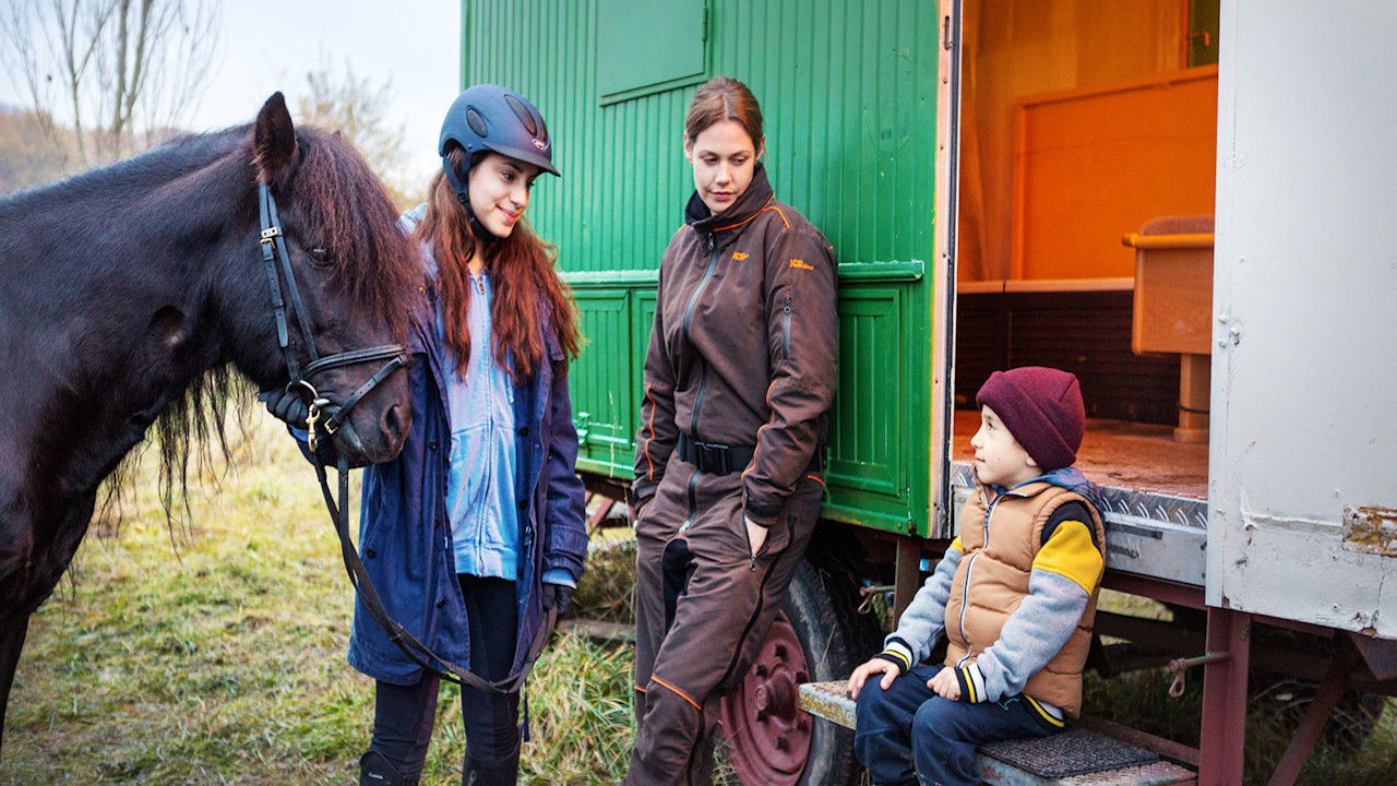 Hördur - Between the Worlds Background