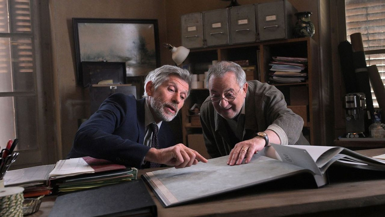 L'Homme debout Background