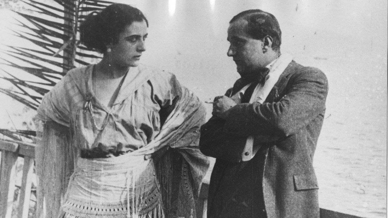 Assunta Spina Background