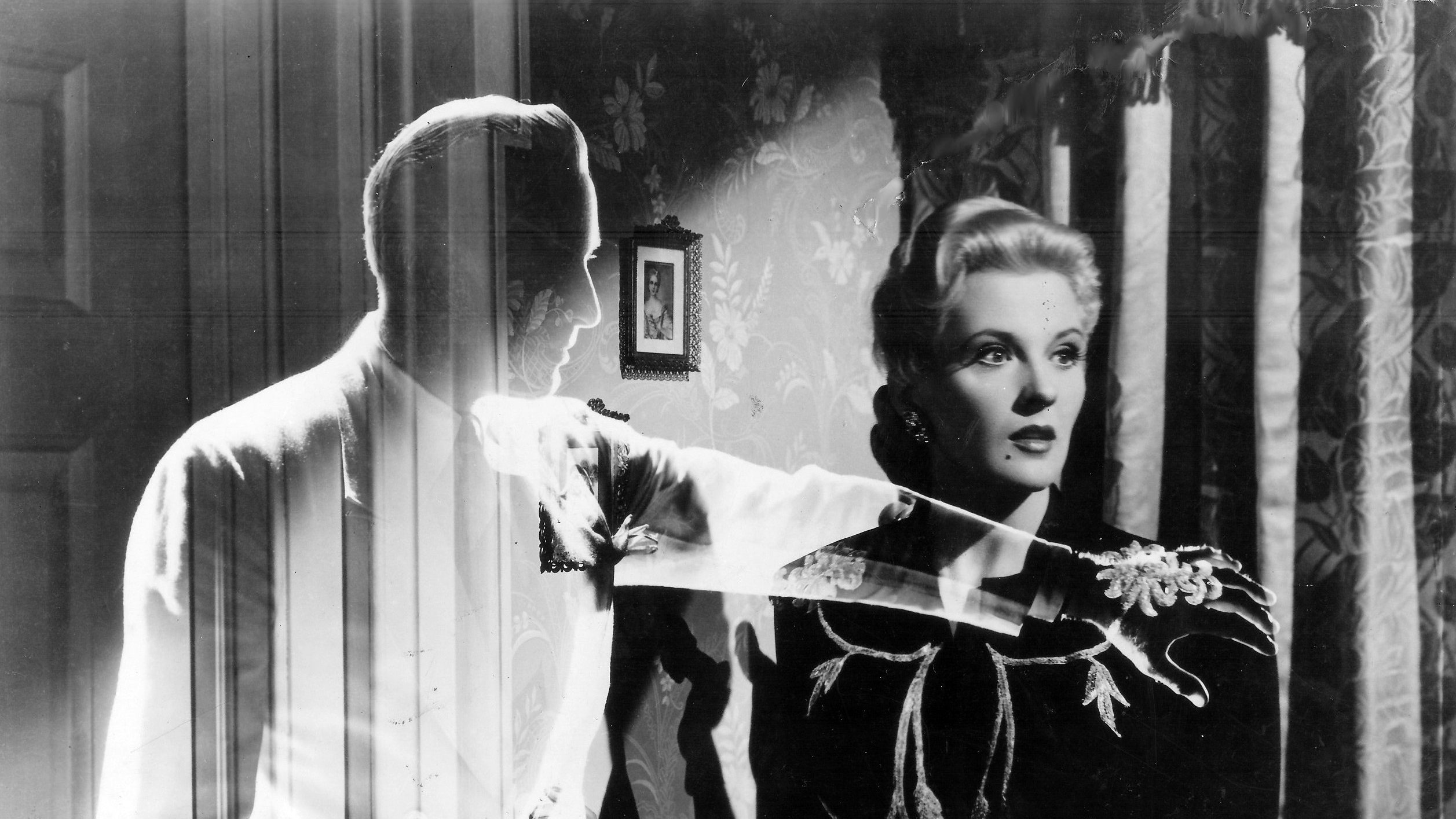 Invisible Agent Background