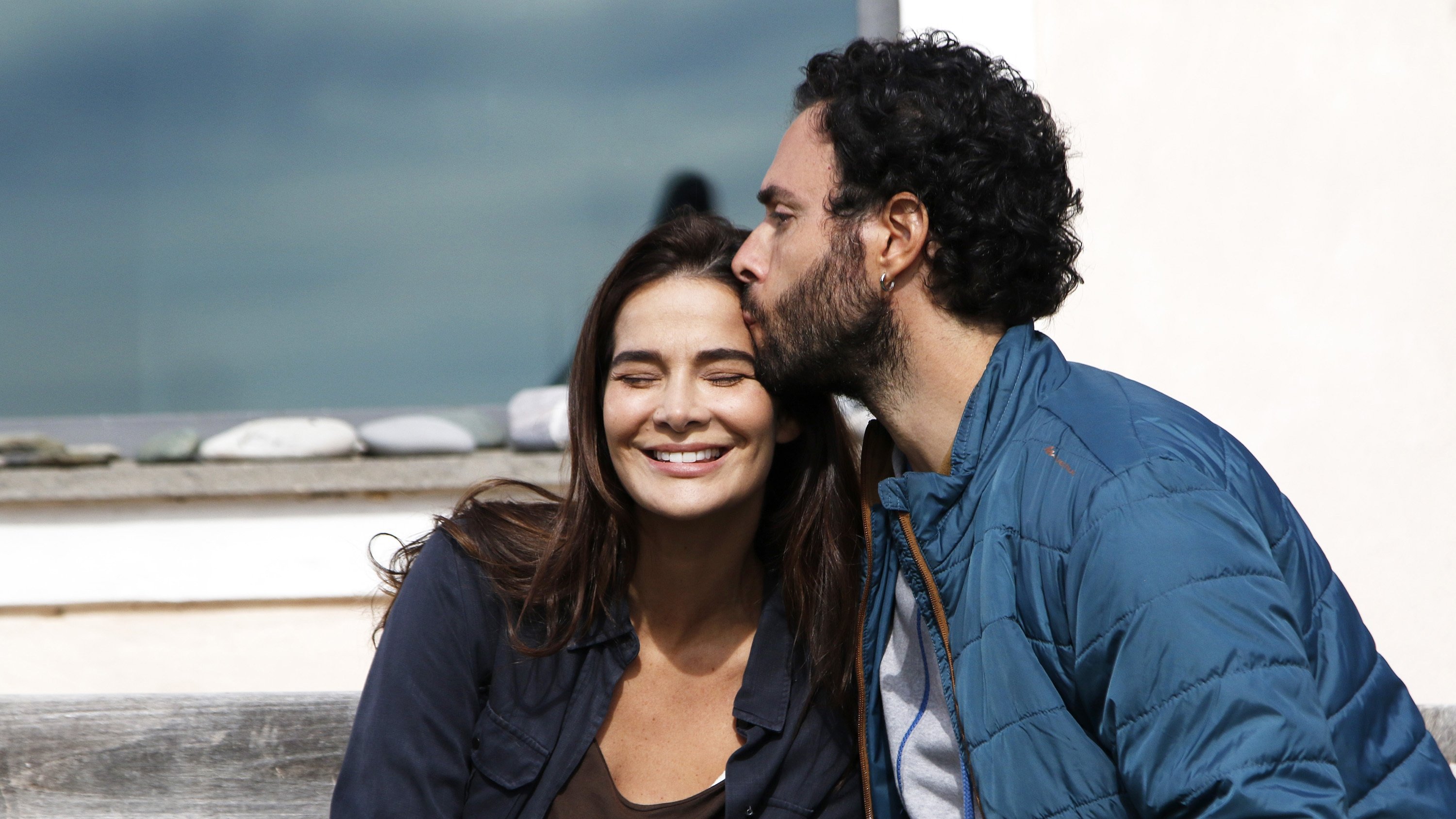 Notti in bianco, baci a colazione Background