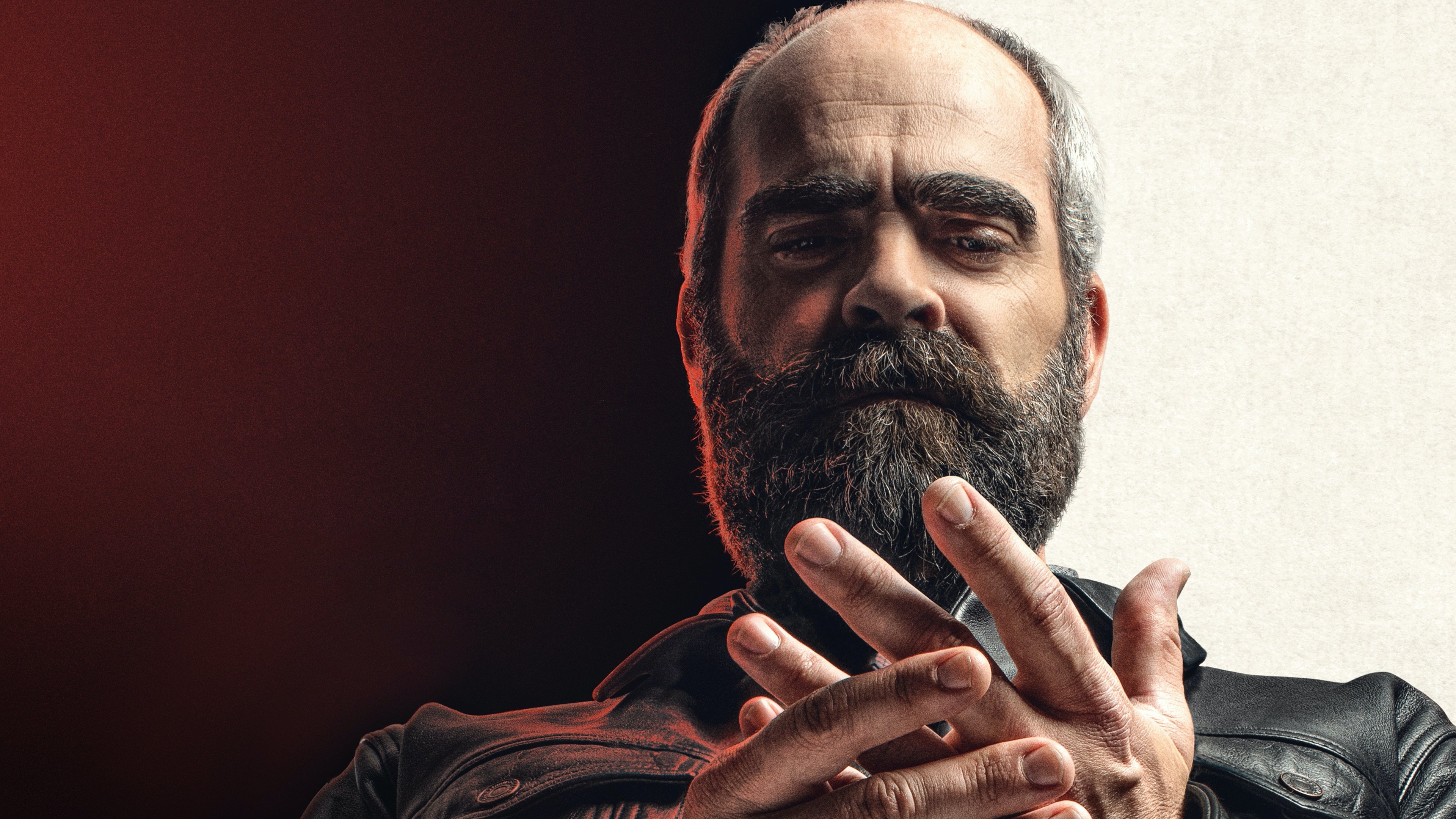 Quien a hierro mata Background