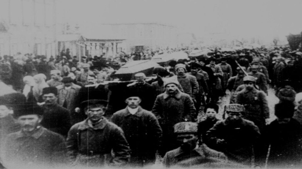 Kino-Pravda No. 13: Yesterday, Today, Tomorrow. A Film Poem Dedicated to the October Revolution Background