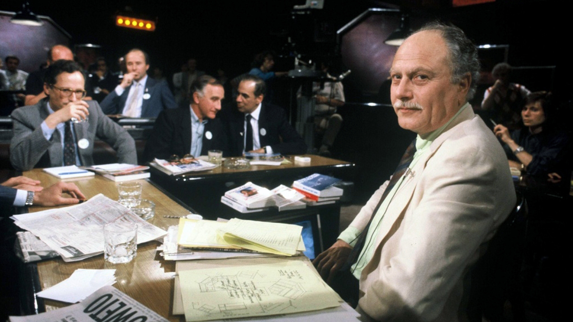 Droit de Réponse Background