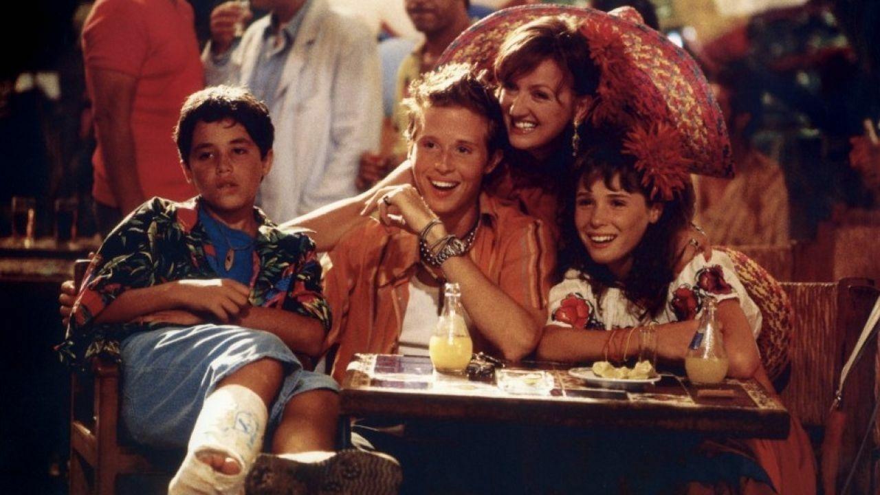 My Father, My Mother, My Brothers and My Sisters Background