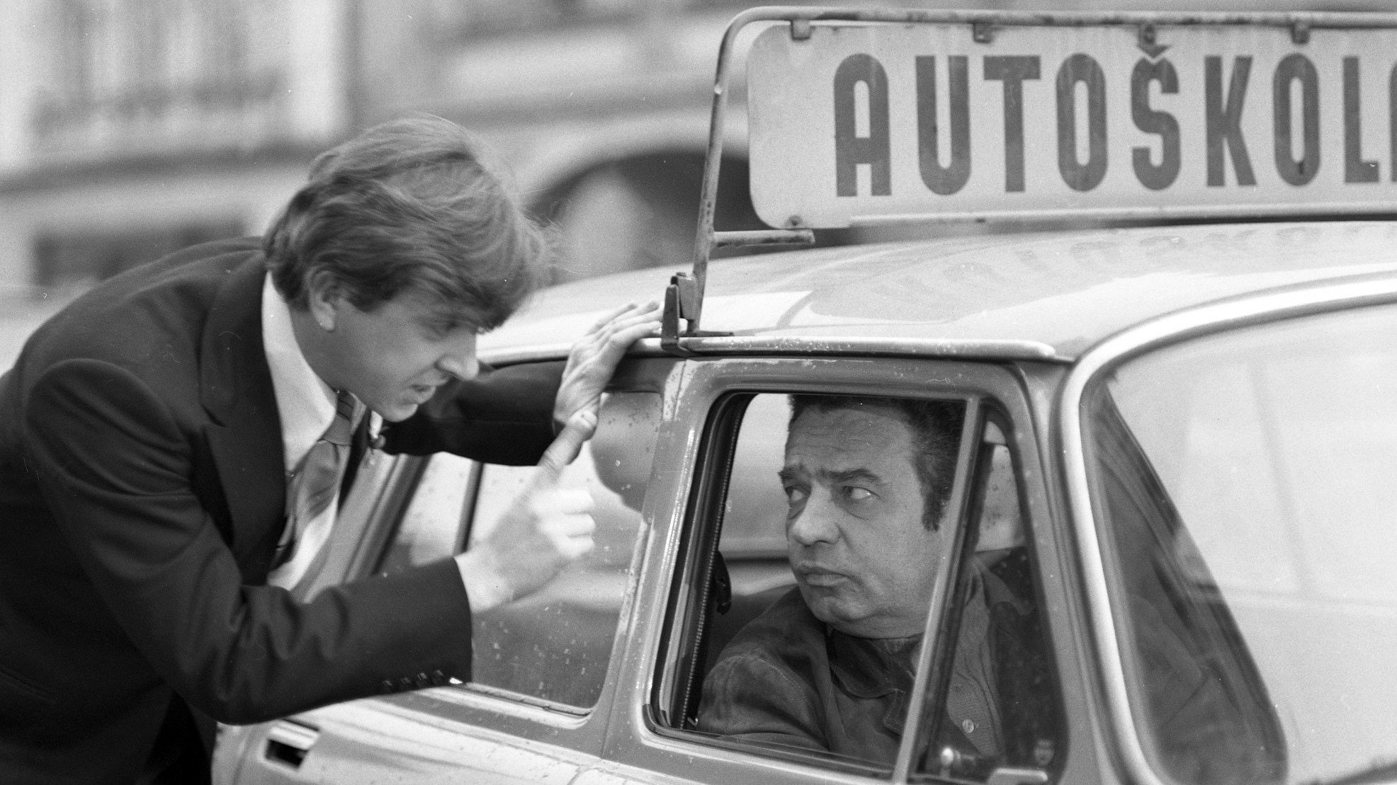 Přikázaný směr jízdy Background