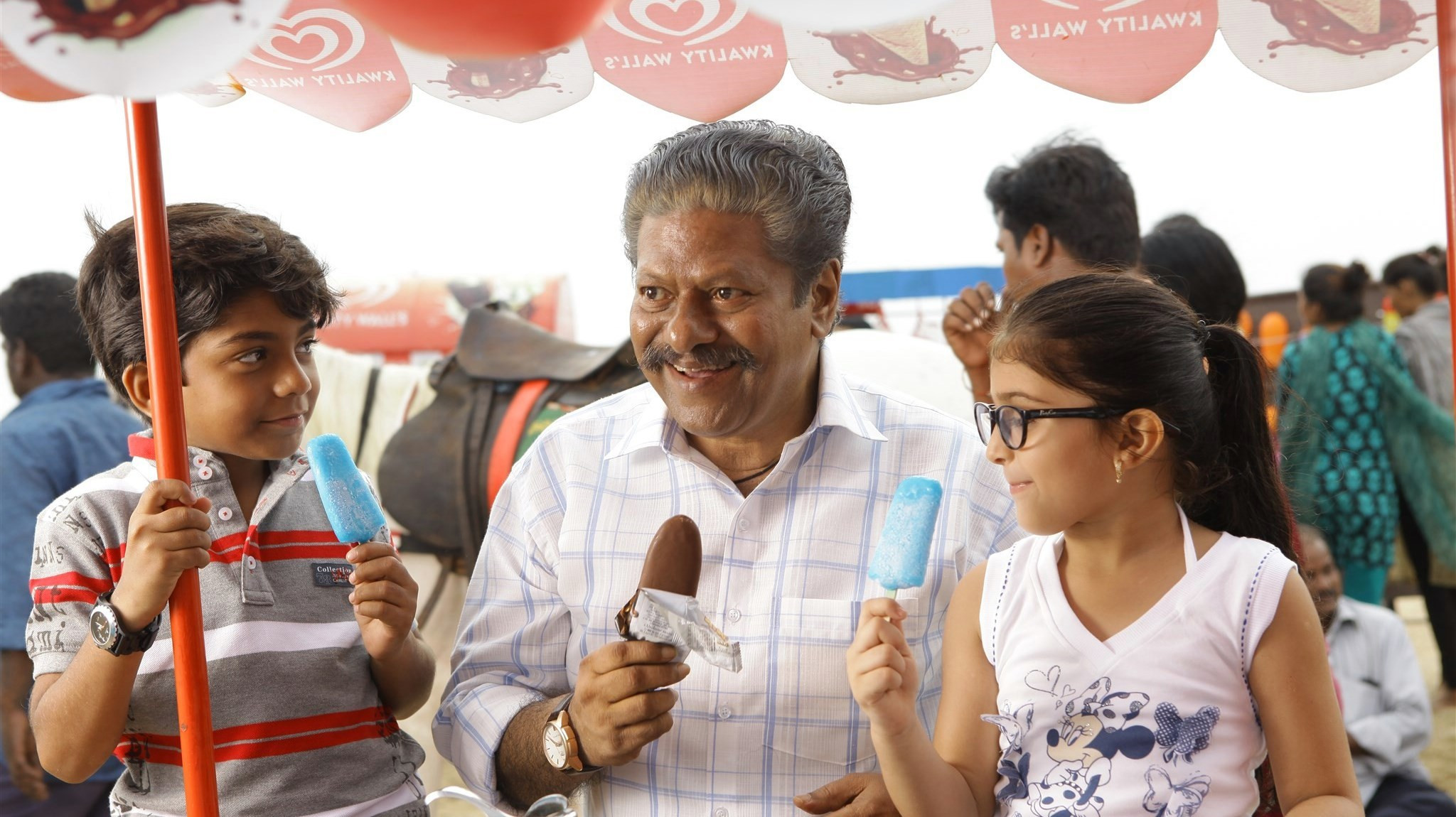 Pa Paandi Background